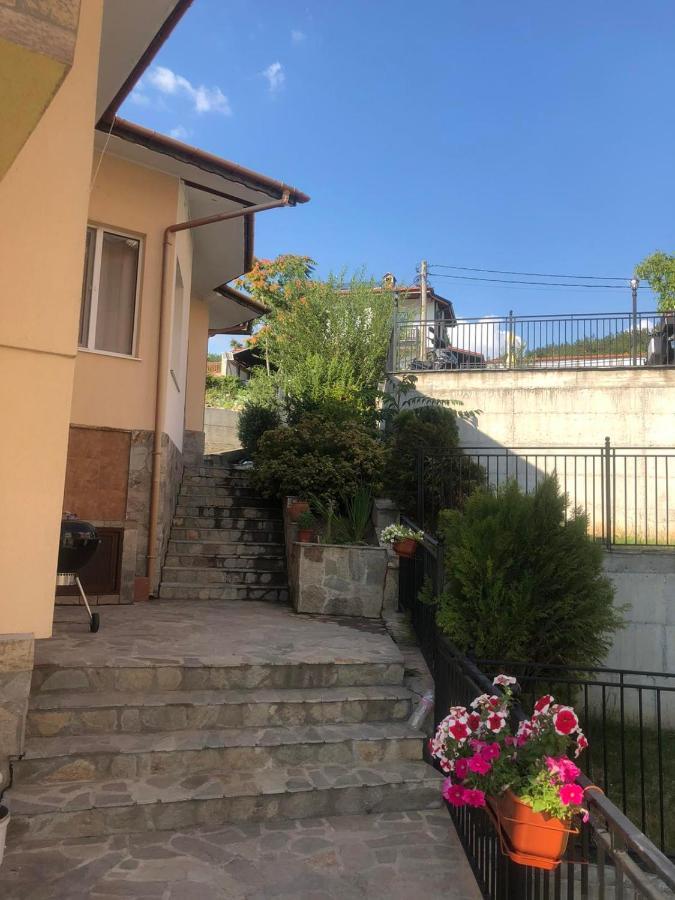 Villa Irina Kŭrdzhali Exteriör bild